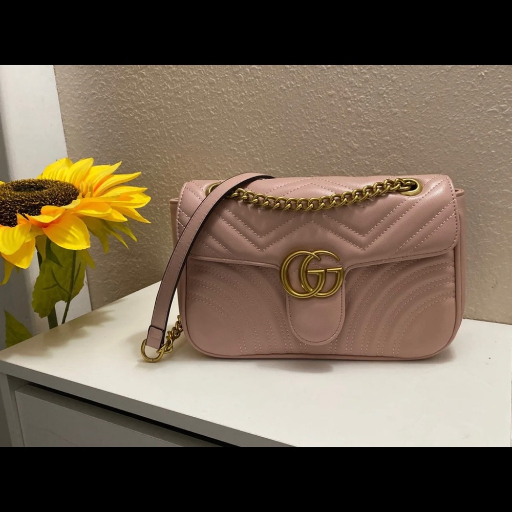 Gucci purse. Inner zipper faulty. No filter.